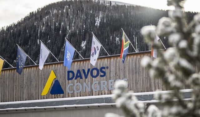 Світові лідери переключили увагу з України на «фальшиву війну», — Politico