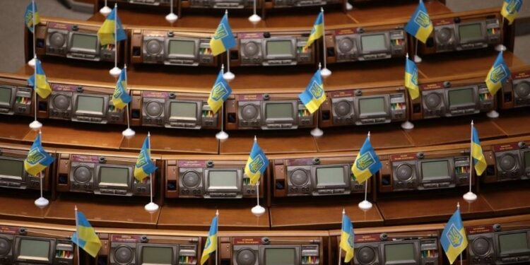 За час повномасштабки «зарплати у конвертах» депутатів ВР зросли: голова САП назвав суми