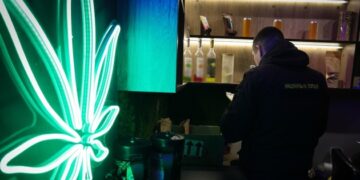 Наркотики під виглядом вейпів: в 11 областях викрили схему з продажу екстракту канабісу та кратому