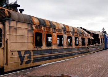 Знищений обстрілом вагон поїзда «Барвінкове — Львів — Чоп» показали європейським депутатам