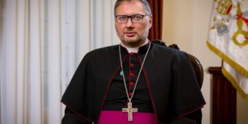 Апостольський нунцій в Україні: Кожна війна є гріхом і перед Богом, і перед людьми