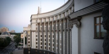 Уряд встановив строки обміну посвідок на тимчасове проживання іноземців в Україні