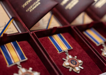 Зеленський вручив військовим нагороди