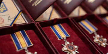 Зеленський вручив військовим нагороди