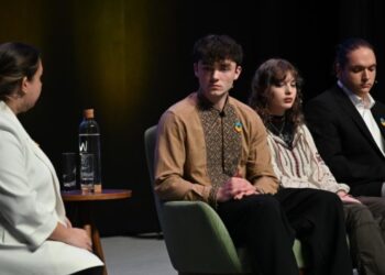 Українські діти, яких повернули з Росії, виступили на міжнародній конференції в Португалії