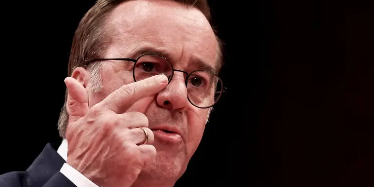 Міністр оборони ФРН звинуватив Путіна в терорі проти мирних жителів України