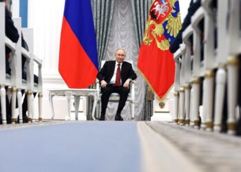 Путін готовий до зустрічі з Зеленським лише у Москві, — Пєсков