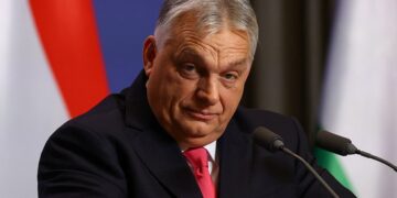 «Україна хоче створити хаос в Угорщині»: передвиборча кампанія у сусідній країні набирає обертів