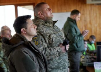 Зеленський відповів, чи збирається він звільняти Залужного після публічної критики
