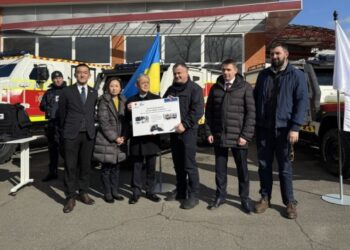 Японія передала ДСНС спецтехніку та спорядження для саперів