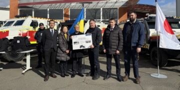 Японія передала ДСНС спецтехніку та спорядження для саперів