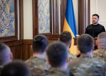 «Ваша робота додає хорошого настрою всім українцям»: Зеленський нагородив воїнів СБУ