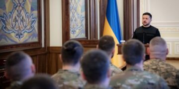 «Ваша робота додає хорошого настрою всім українцям»: Зеленський нагородив воїнів СБУ