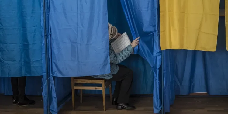 Соціологи зафіксували зміну лідерів: за кого готові голосувати українці