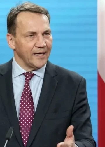 «Той, хто з Орбаном – допомагає Кремлю», — Сікорський