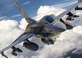 Українські F-16 залишилися без достатньої кількості ракет під час масованого обстрілу РФ, — Reuters