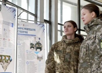 У київському метро відкрили виставку, присвячену НАТО та його співпраці з Україною