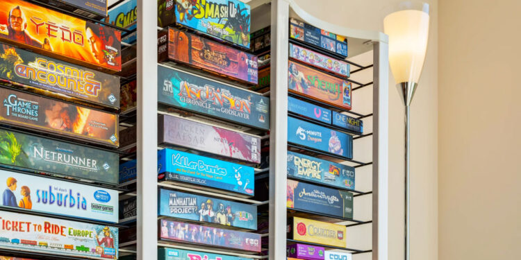 Настільні ігри на полицях