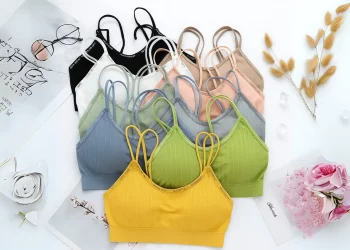 Жіночий гардероб без компромісів: футболки, майки та топи