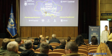 У київському госпіталі відкрили кінопростір «Дивись українське!»