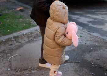 Що робити під час обстрілу батькам із дітьми — поради ювенальної поліції