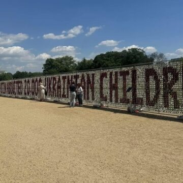 У Вашингтоні встановили 20 тисяч плюшевих ведмедиків на підтримку викрадених Росією українських дітей