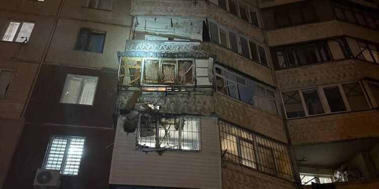 Удар БпЛА по Одесі: влучання у житловий будинок, є постраждалий