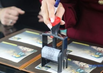 Укрпошта та фонд «Повернись живим» презентували благодійну марку