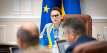 Уряд зняв обмеження на виїзд за кордон для всіх жінок