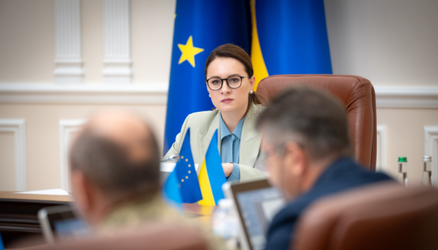 Уряд зняв обмеження на виїзд за кордон для всіх жінок