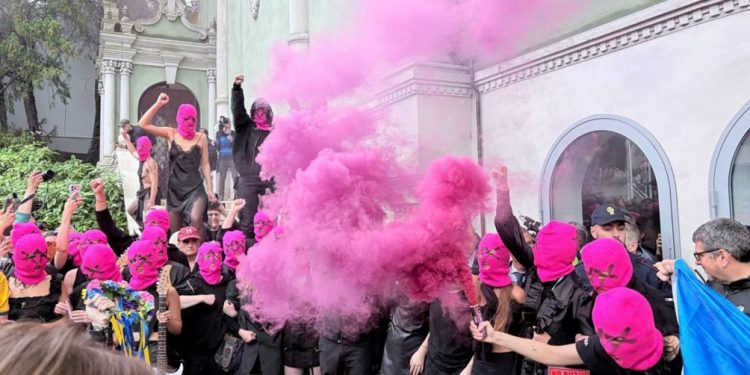 Активістки Pussy Riot і Femen провели акцію біля російського павільйону на Венеційській бієнале | Надзвичайні події Одесса та область