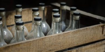 В Україні викрили схему ввезення алкоголю на більш як ₴4 мільйони під виглядом дипвантажу