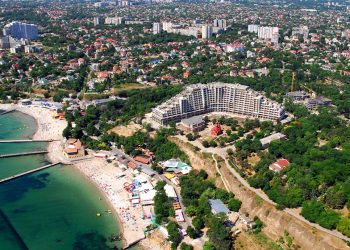 Курортний сезон в Одесі: море вже прогрілося до +19